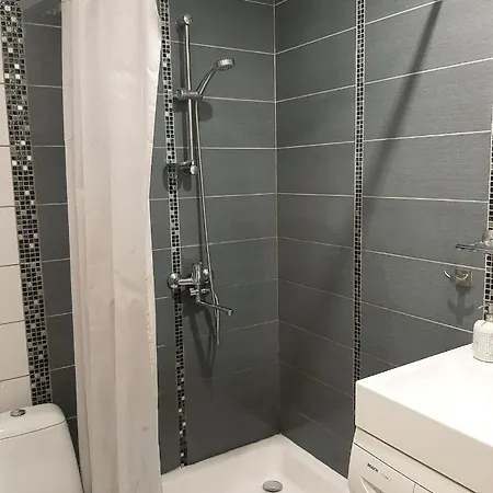 New! Cozy With Free Guarded Parking Apartman Riga