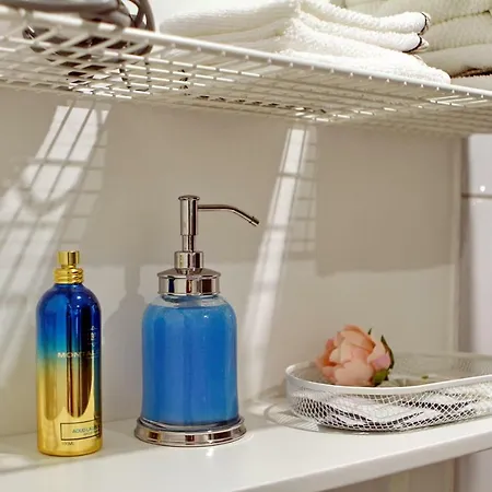 New! Cozy With Free Guarded Parking Riga