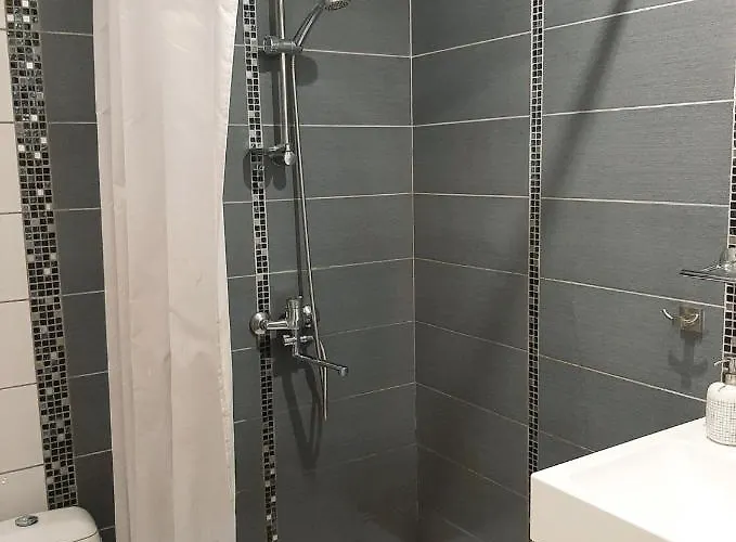 New! Cozy With Free Guarded Parking Dzīvoklis Riga