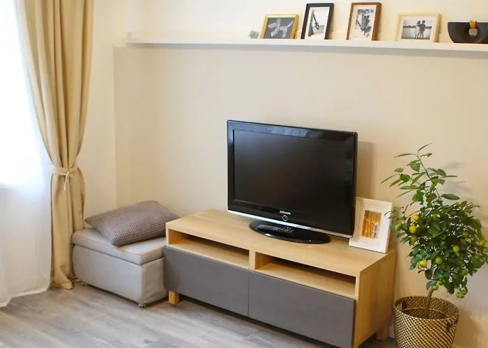 New! Cozy With Free Guarded Parking