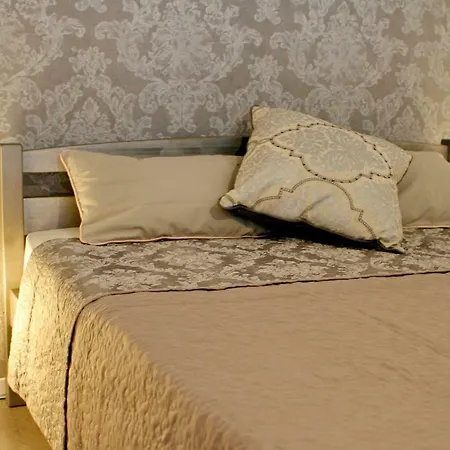 New! Cozy With Free Guarded Parking Dzīvoklis